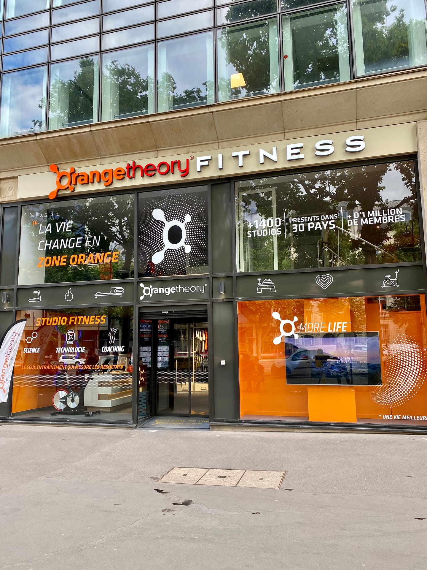inside orangetheory paris studio