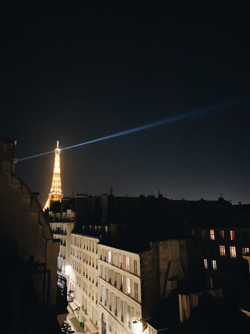 Eiffel tower show