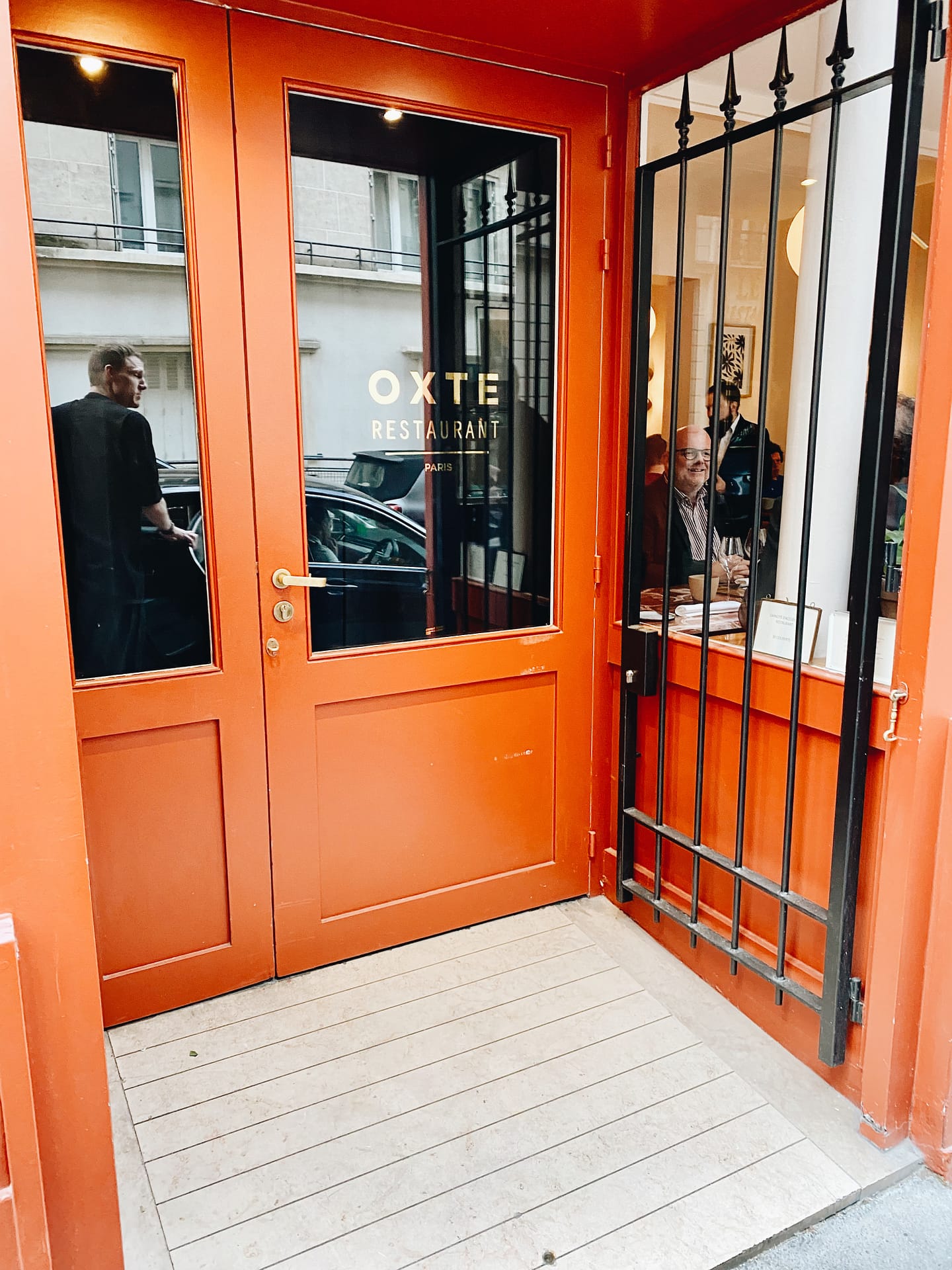 entrance to the Oxte restaurant in Paris 